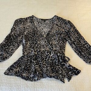 BANANA REPUBLIC Small Wrap Top EUC 3/4 Sleeve Leopard Print balletcore